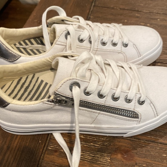 Taos Z Soul Sneaker with Size Zipper in White and Pewter - Picture 4 of 6